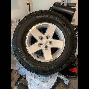 17’ JEEP ORIGINAL WHEELS AND TIRES ( WRANGLER) 5